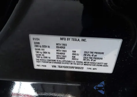 2024 Tesla Model Y Long Range Dual Motor All-Wheel Drive z USA, uszkodzony, nr VIN 7SAYGDEE6RF986520